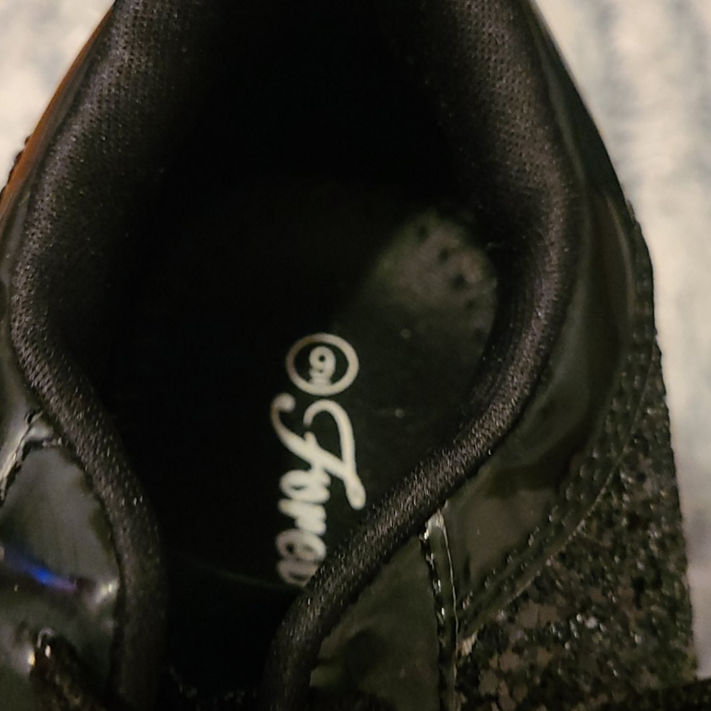 Shoes - Picture 3 of 5